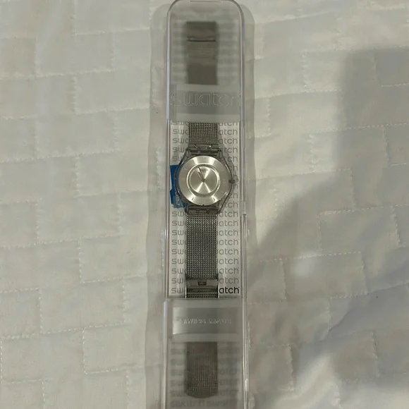 Stainless steel Swatch watch with extra battery. - Picture 4 of 7